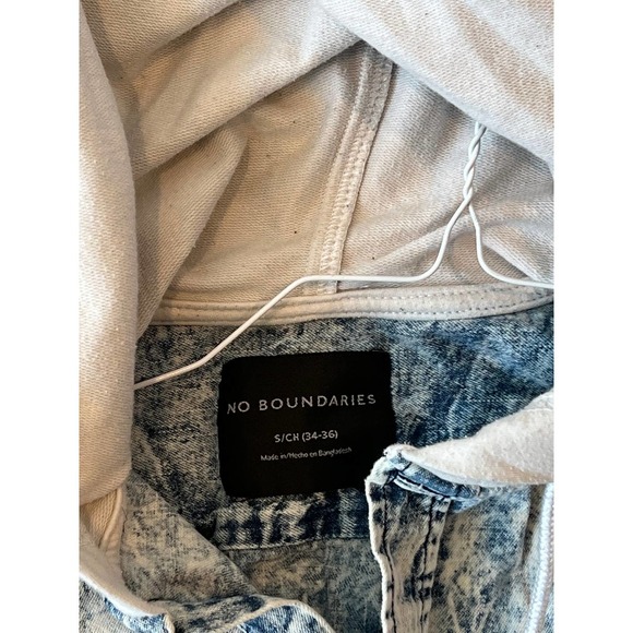 No Boundaries Hooded Jean Shirt Mens S (34-36) - Picture 2 of 3